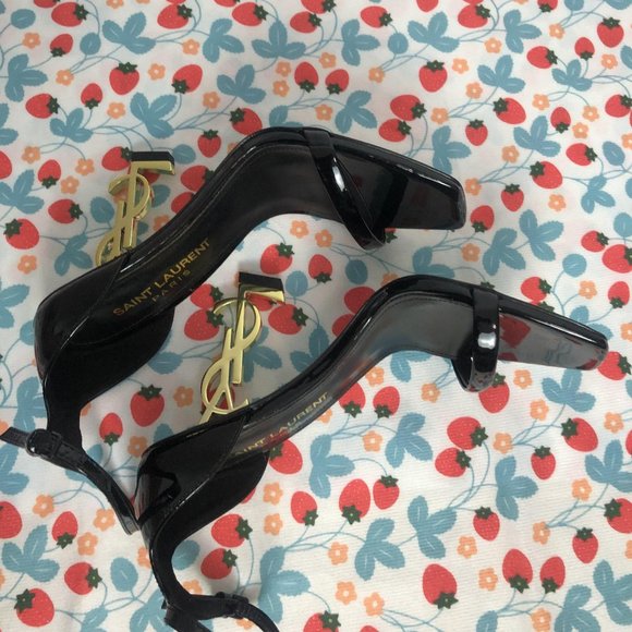 Yves Saint Laurent Shoes - Yves Saint Laurent classic black patent leather pumps